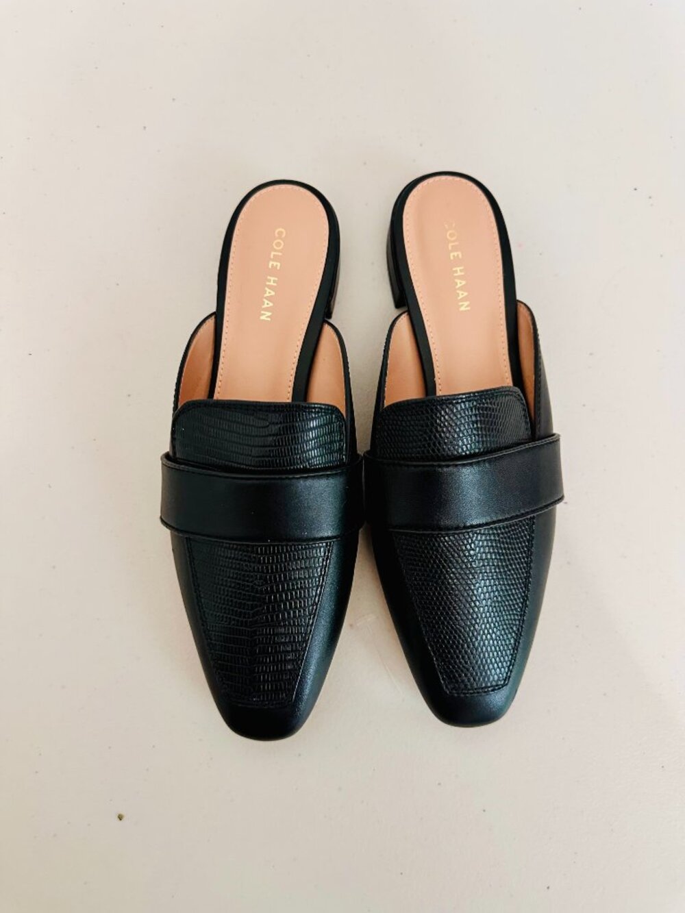 NEW COLE HAAN BLACK LEATHER SLIP-ON SLIDES MULES FLATS SANDALS 7B - Picture 2 of 8